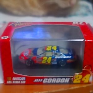 #24 Jeff Gordon Glass encased Nascar collectable miniature car